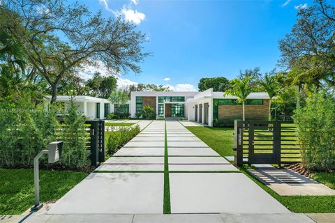 A home in Pinecrest