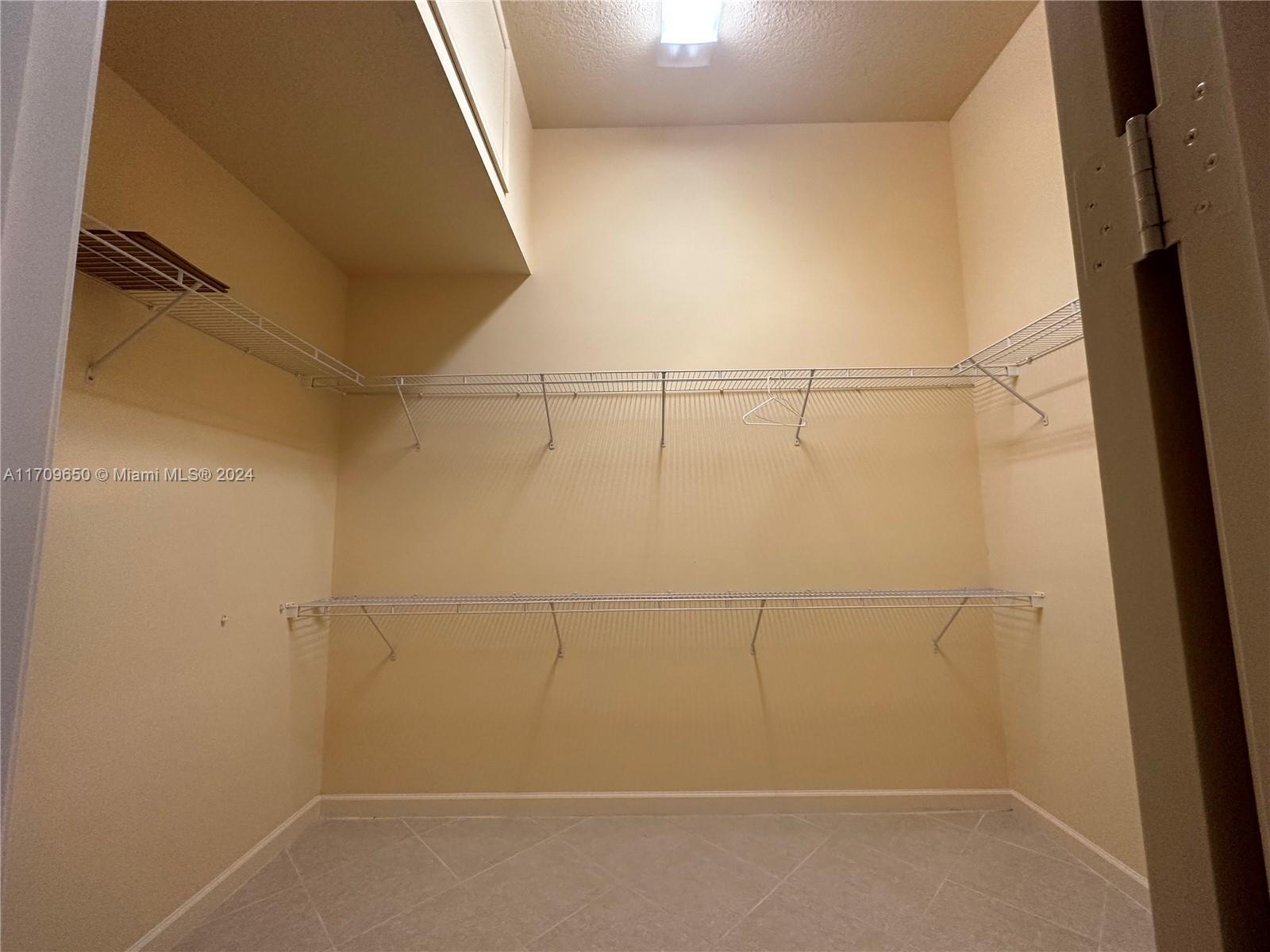 MIRASOL PAR 23 - Residential Lease