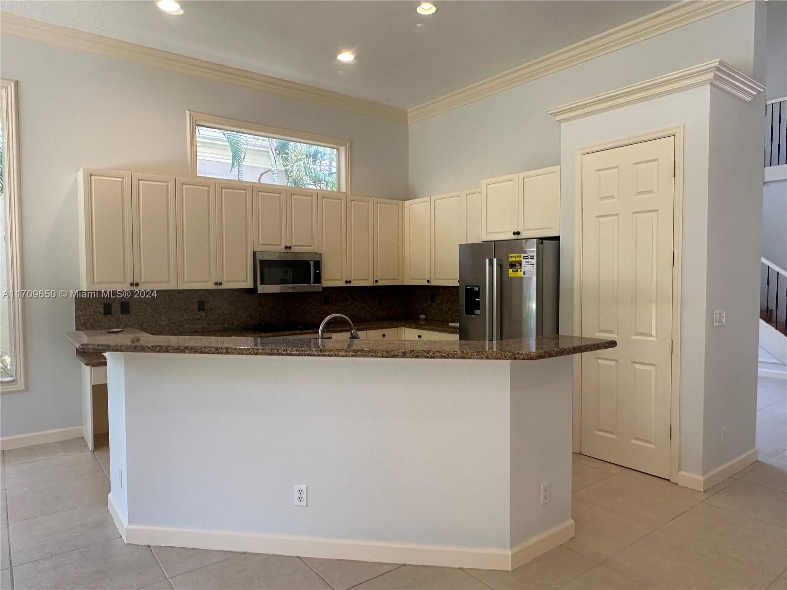 MIRASOL PAR 23 - Residential Lease