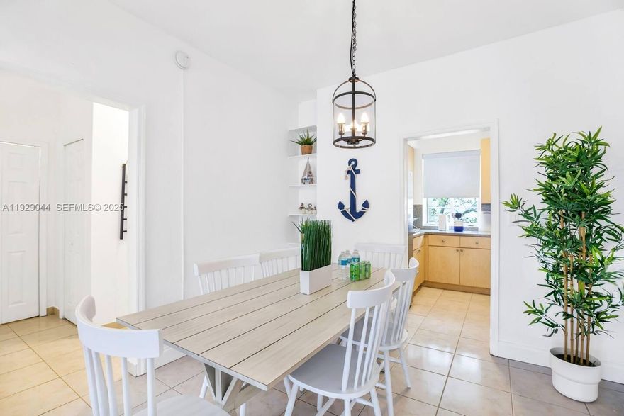 AMAZING 2 BEDROOM 1 BATH SUPER SPACIOUS FULLY FURNISHED.   ONE BLOCK TO THE BEACH.   LAUNDRY ON SITE.