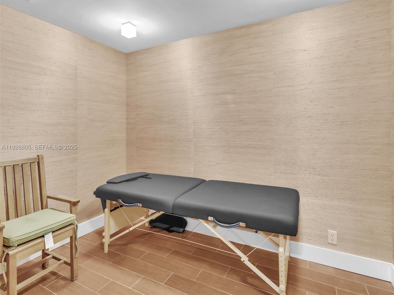 TURNBERRY ISLE SOUTH COND - Residential