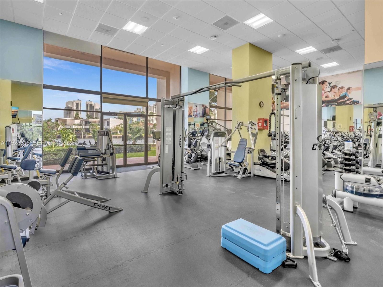 TURNBERRY ISLE SOUTH COND - Residential