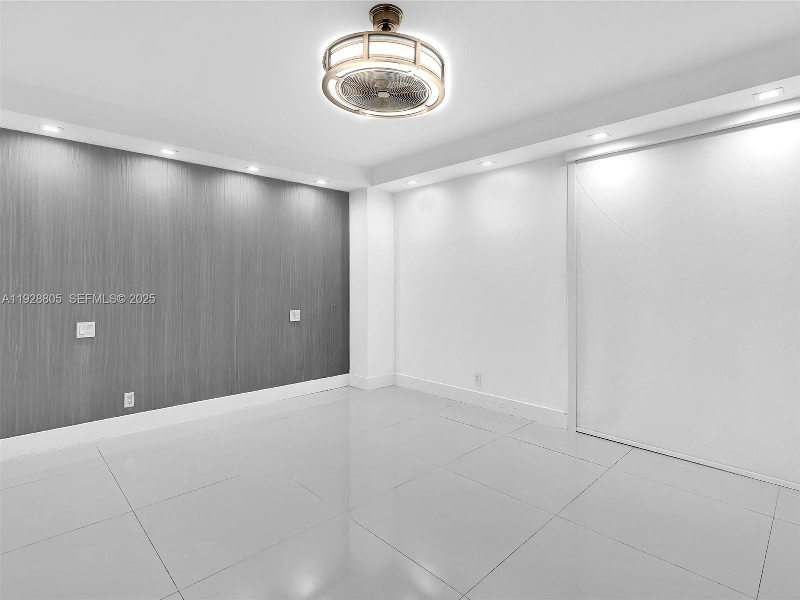 TURNBERRY ISLE SOUTH COND - Residential