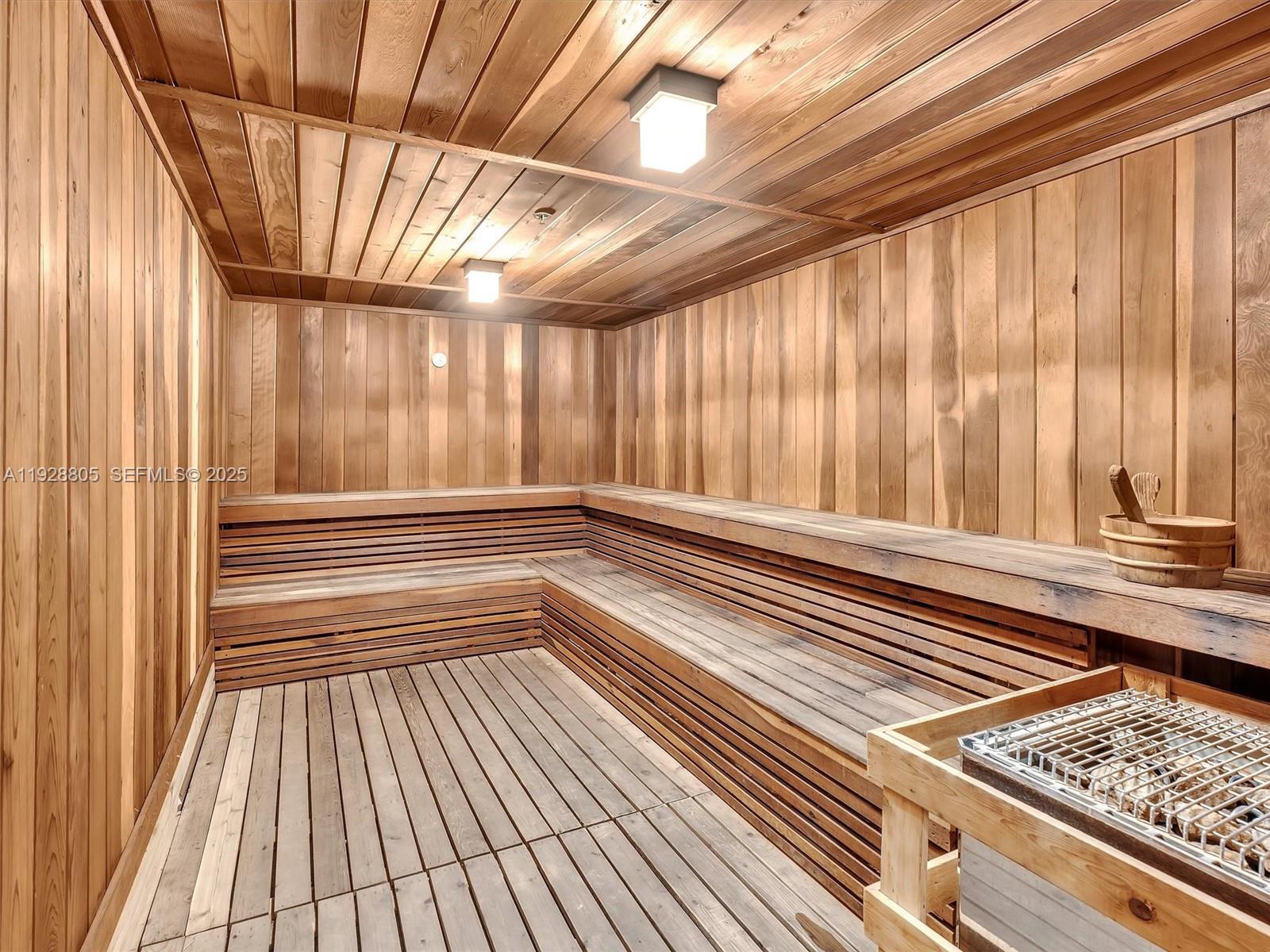 TURNBERRY ISLE SOUTH COND - Residential