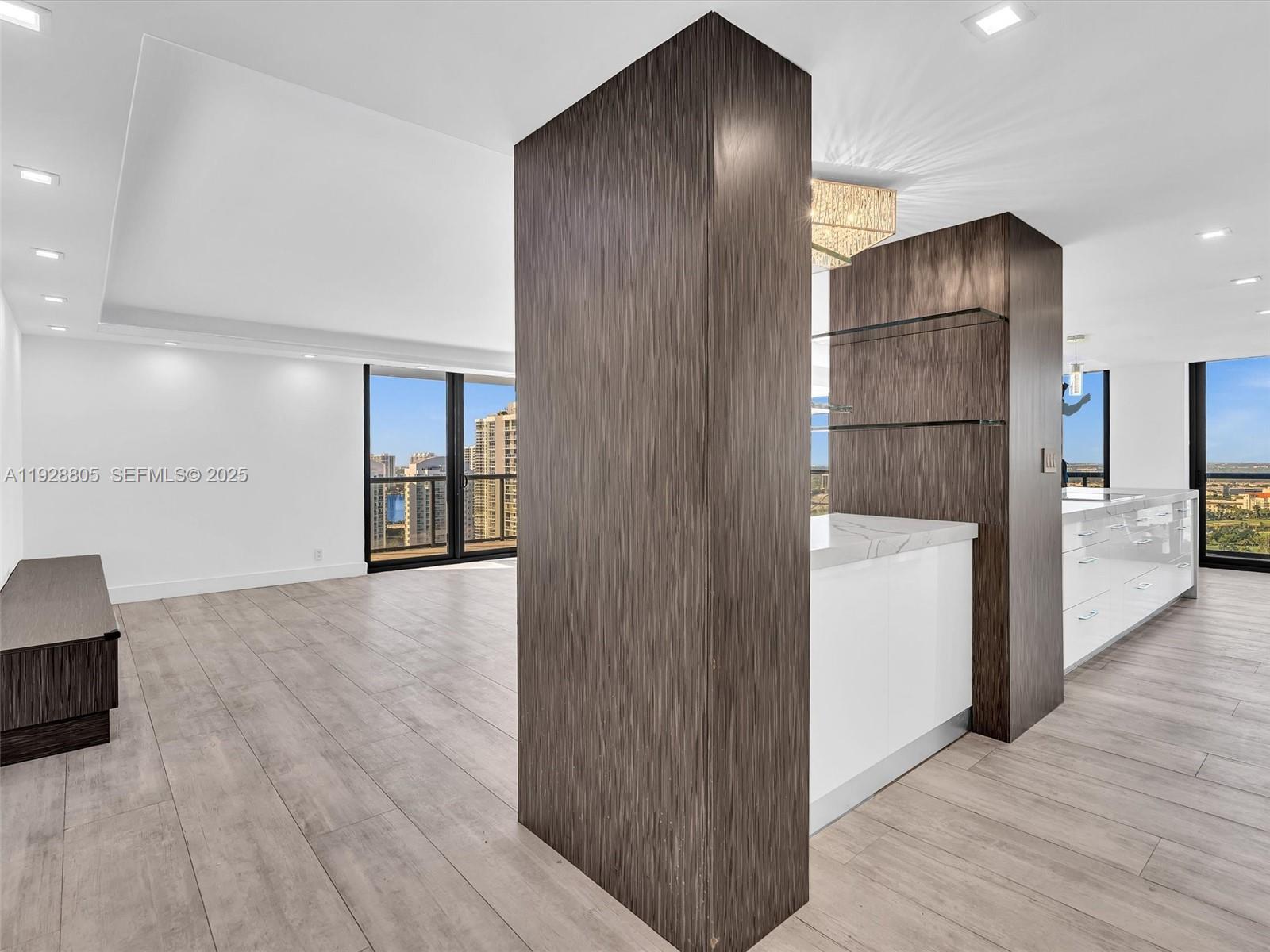 TURNBERRY ISLE SOUTH COND - Residential