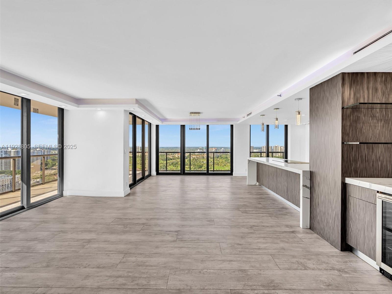 TURNBERRY ISLE SOUTH COND - Residential