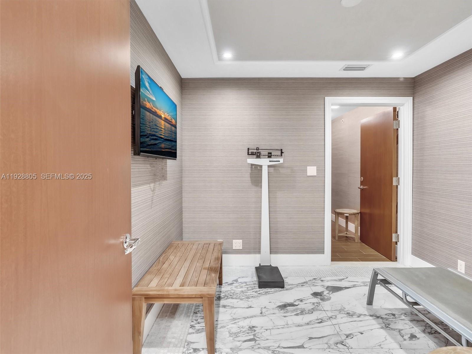 TURNBERRY ISLE SOUTH COND - Residential