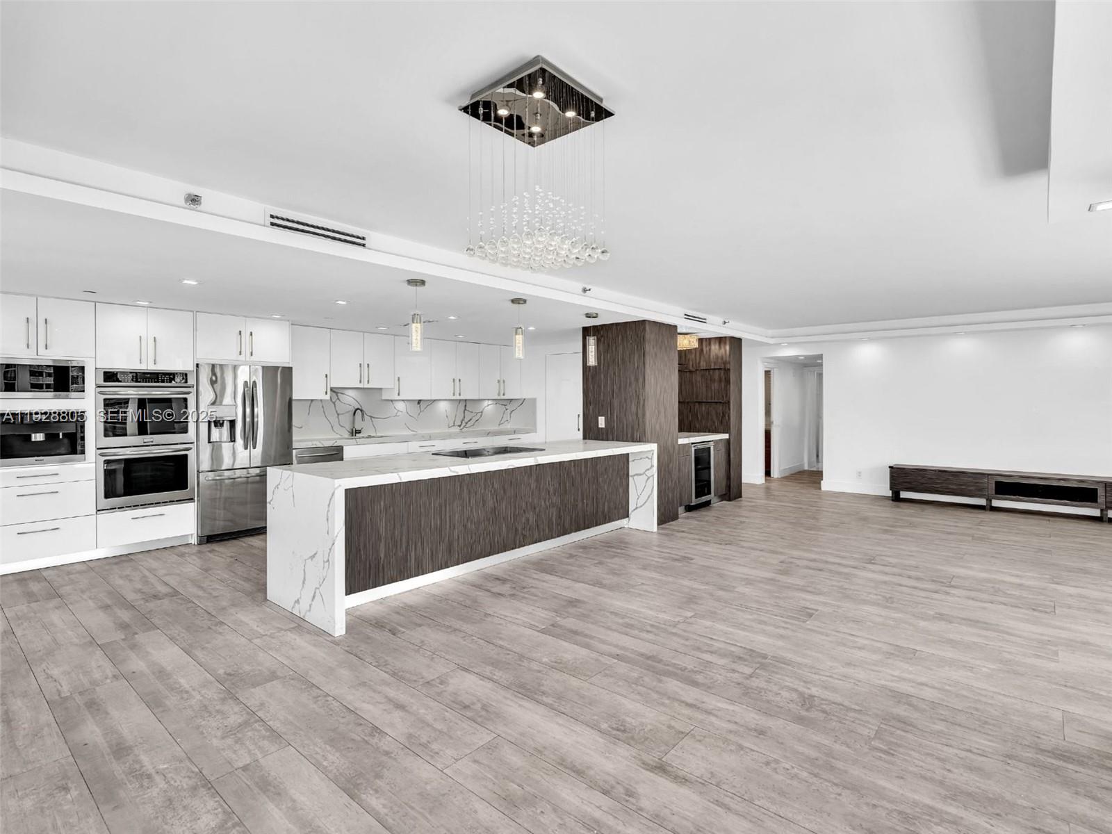 TURNBERRY ISLE SOUTH COND - Residential