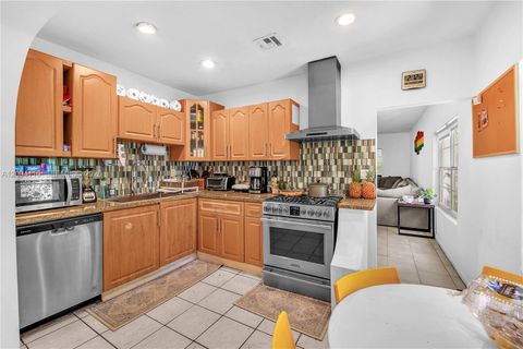 Tiny photo for 219 SW 6th Ave, Miami, FL 33130 (MLS # A12004110)