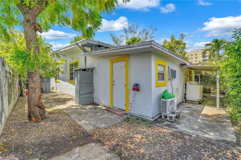 Tiny photo for 219 SW 6th Ave, Miami, FL 33130 (MLS # A12004110)