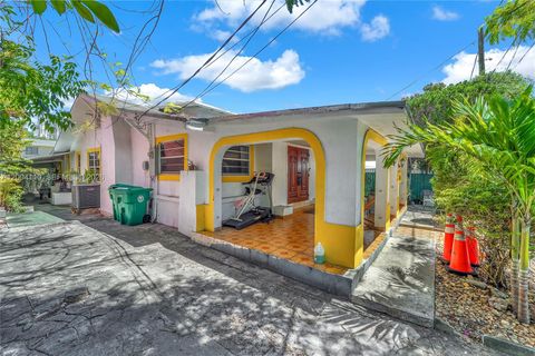 Tiny photo for 219 SW 6th Ave, Miami, FL 33130 (MLS # A12004110)