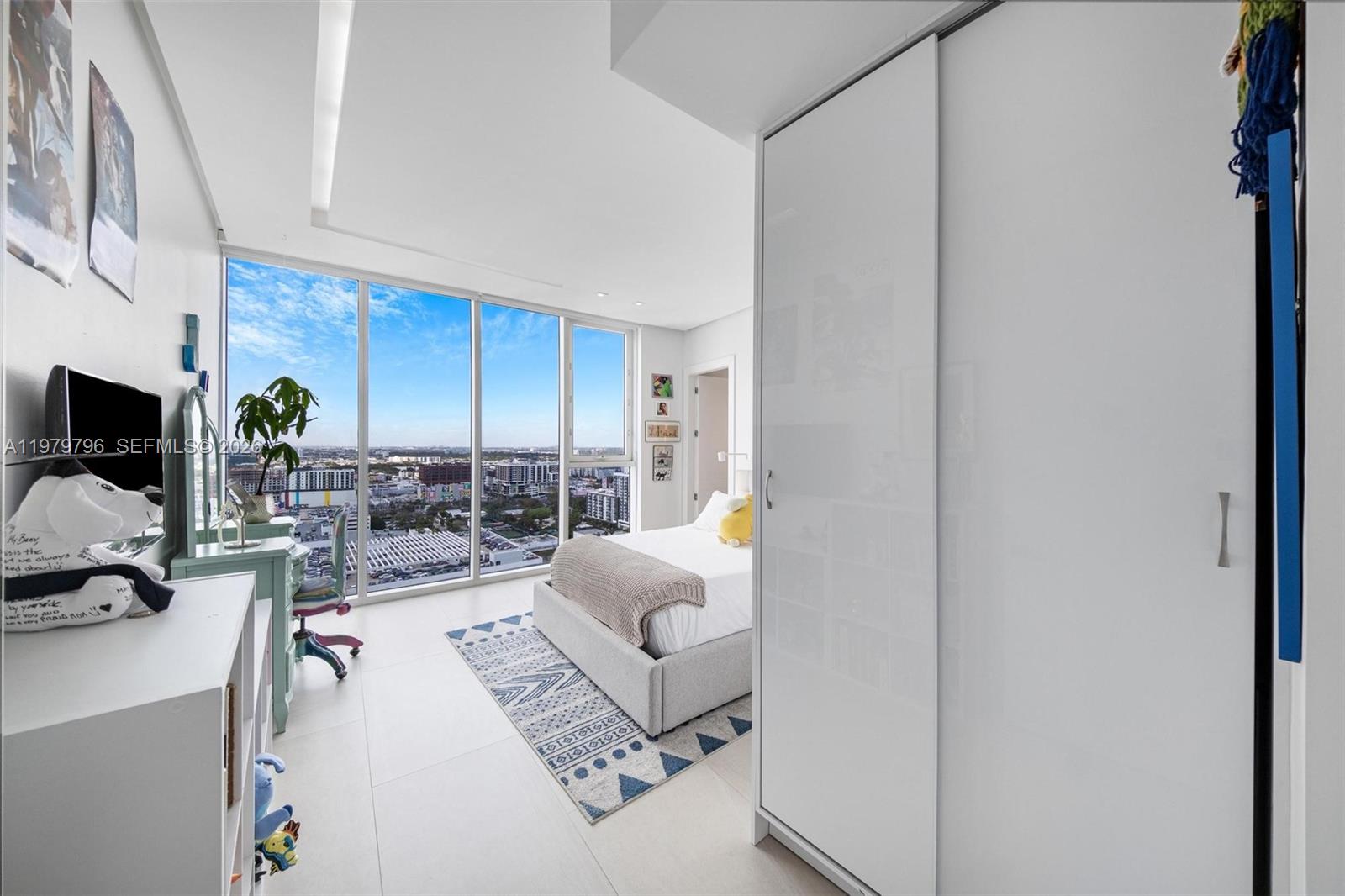 PARAMOUNT BAY CONDO - Residential