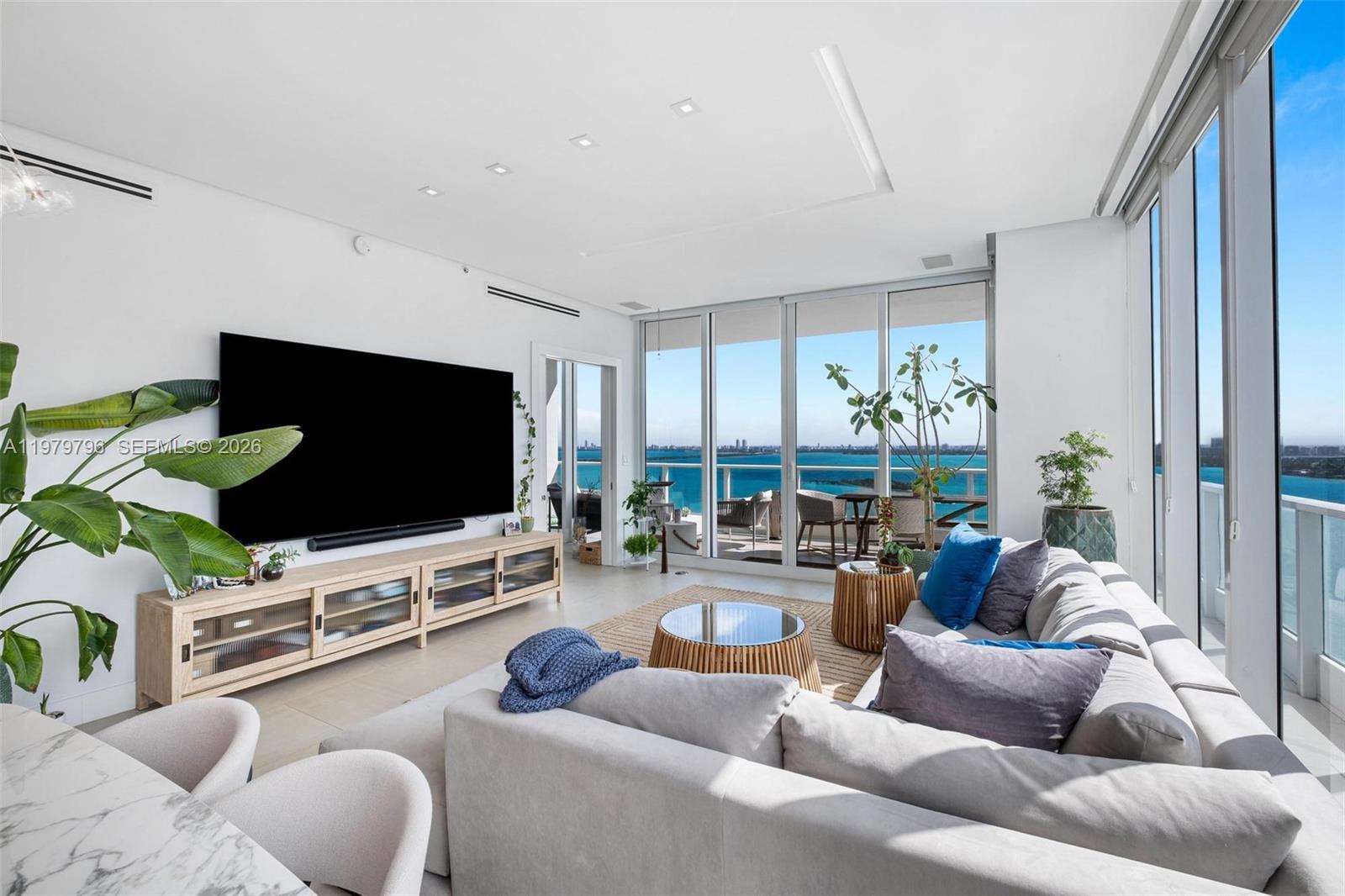 PARAMOUNT BAY CONDO - Residential