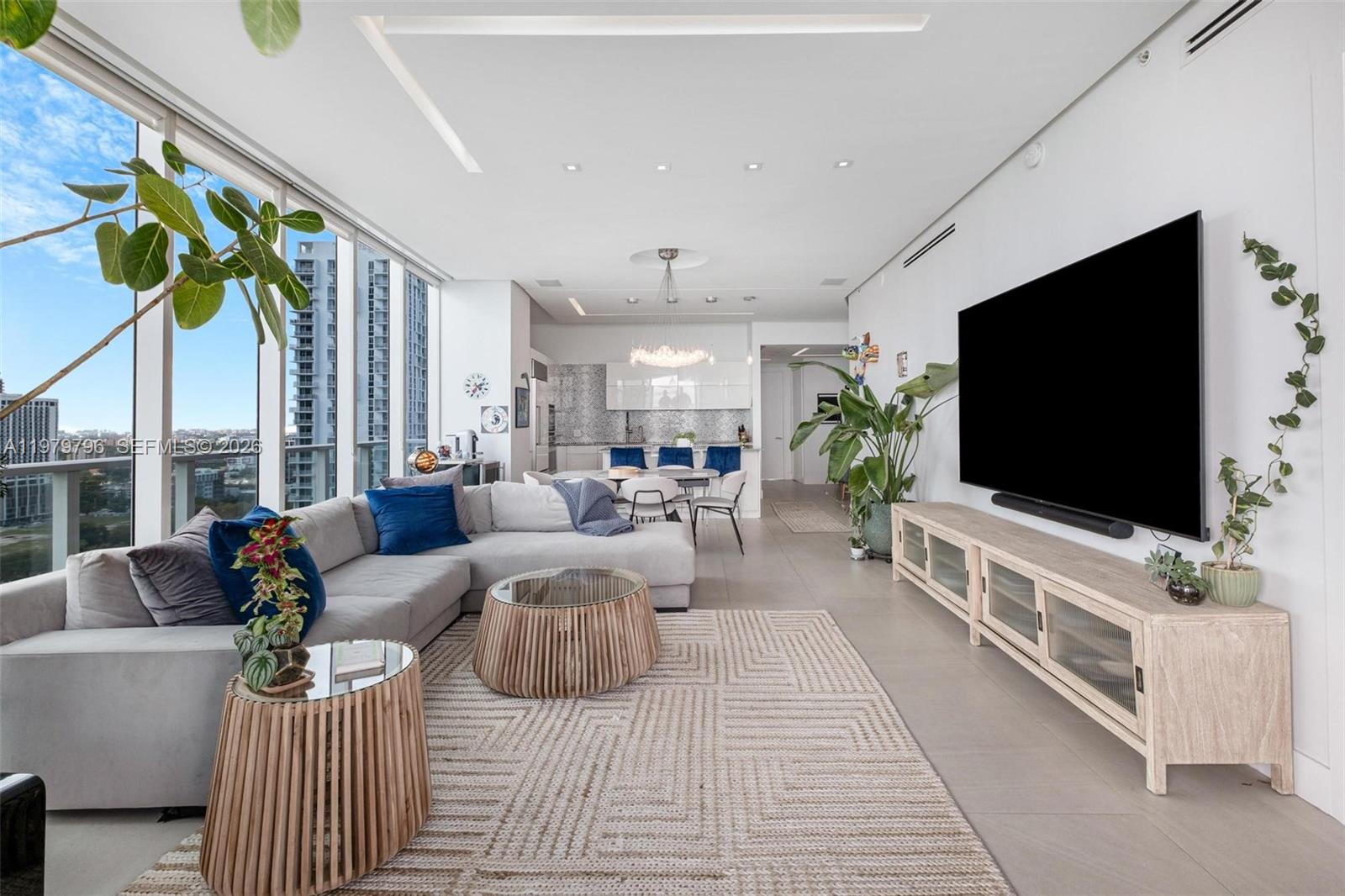 PARAMOUNT BAY CONDO - Residential