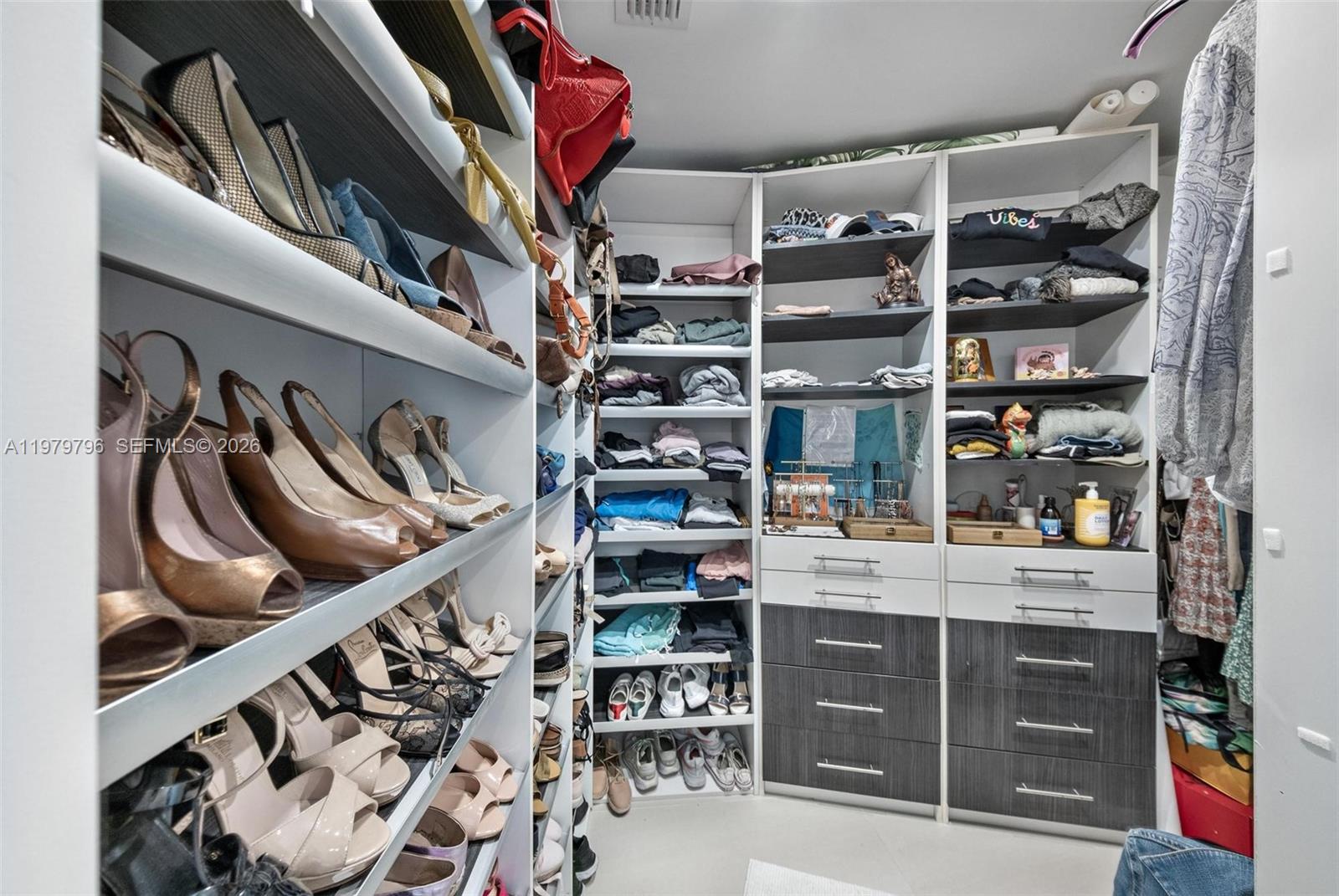 PARAMOUNT BAY CONDO - Residential