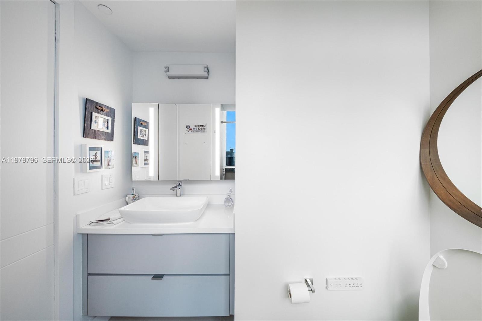 PARAMOUNT BAY CONDO - Residential