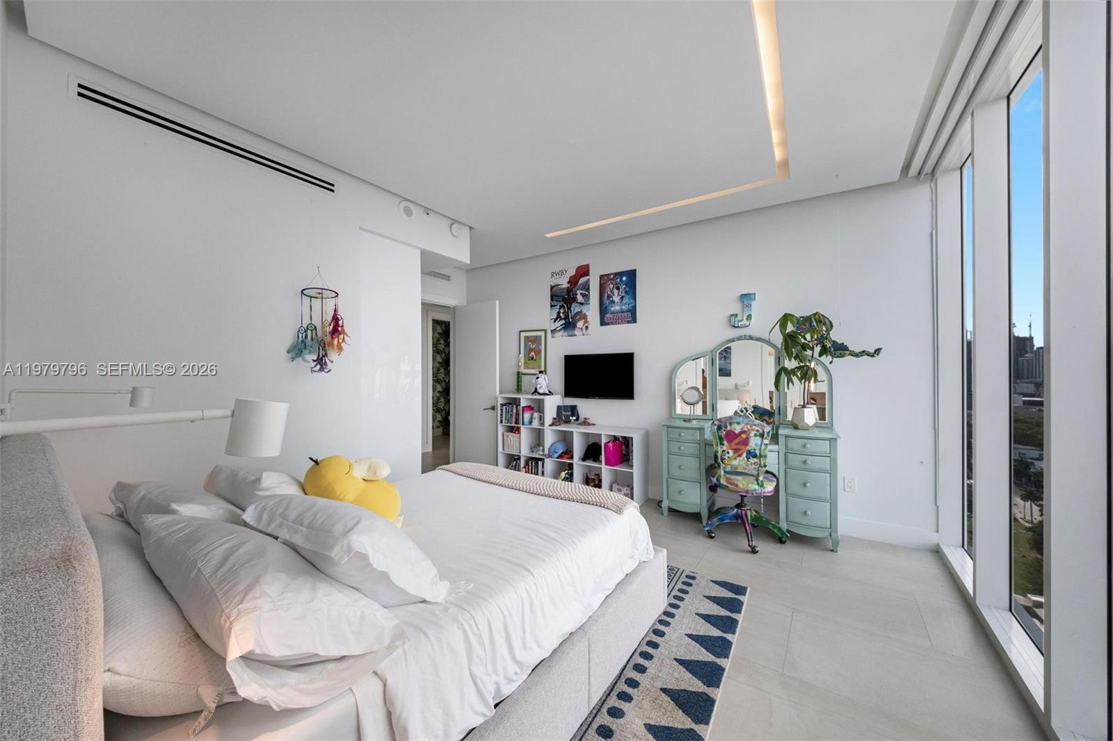 PARAMOUNT BAY CONDO - Residential