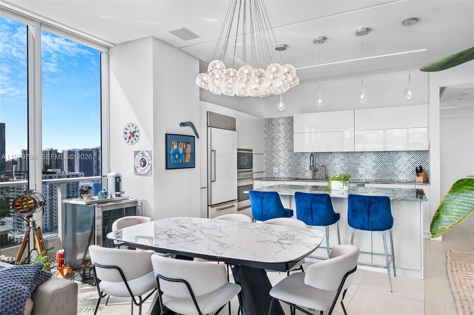 PARAMOUNT BAY CONDO - Residential