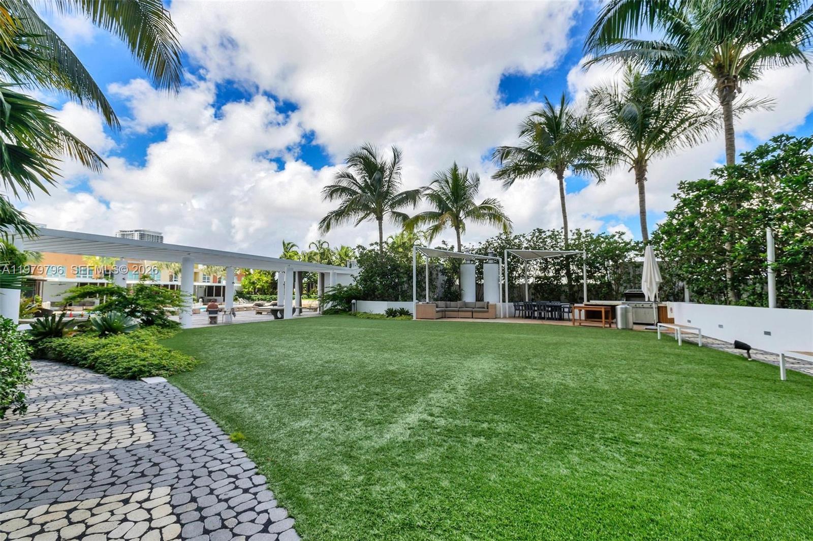 PARAMOUNT BAY CONDO - Residential