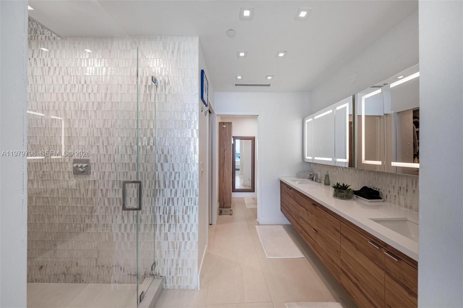 PARAMOUNT BAY CONDO - Residential