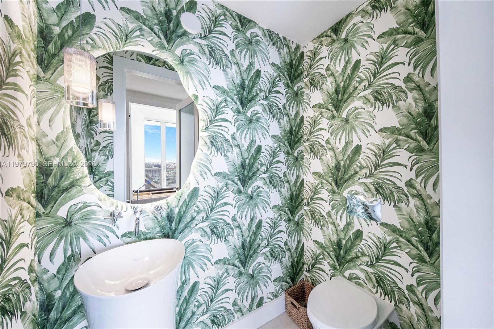 PARAMOUNT BAY CONDO - Residential