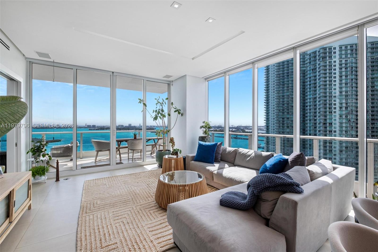 PARAMOUNT BAY CONDO - Residential