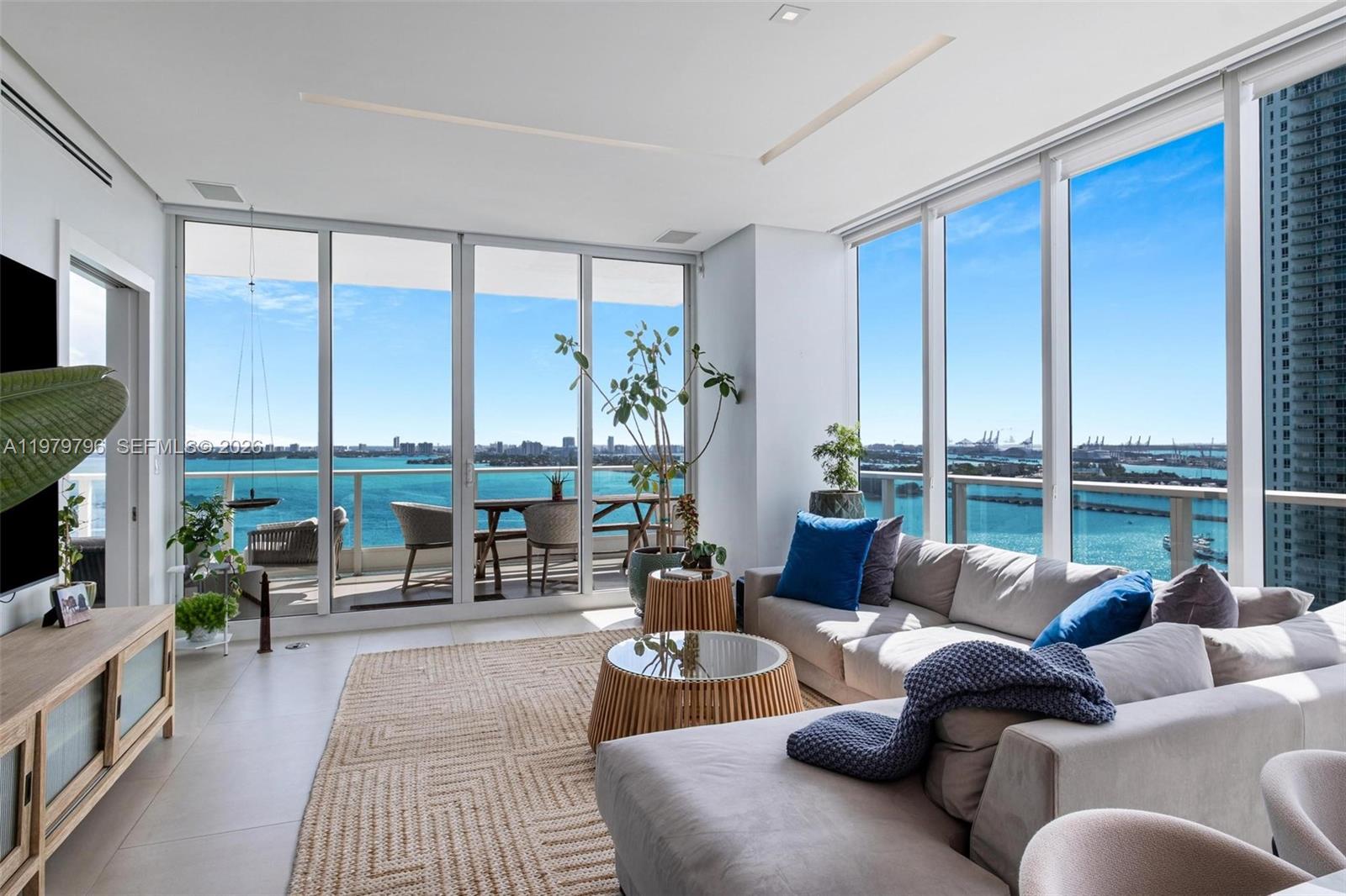 PARAMOUNT BAY CONDO - Residential