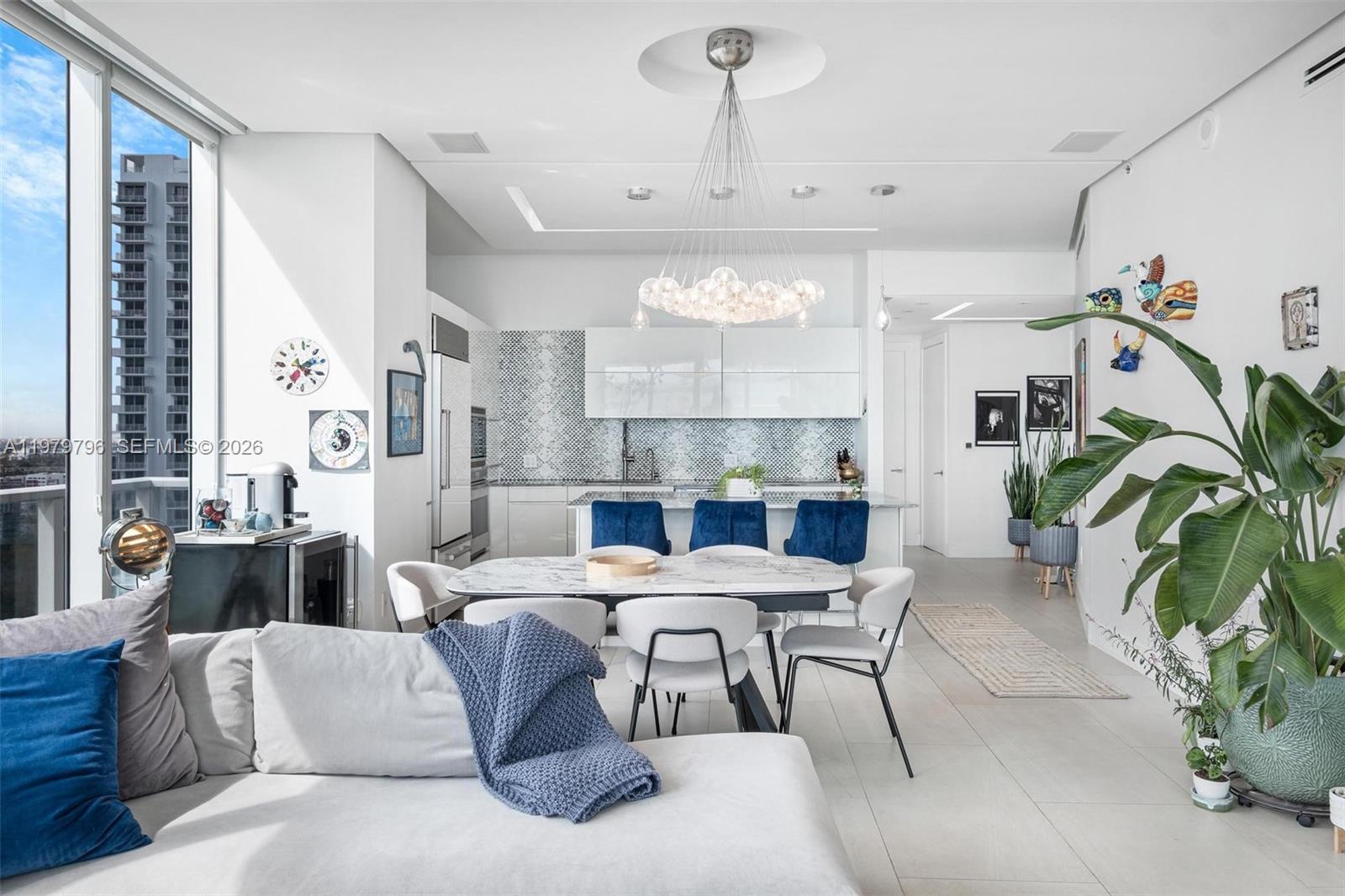 PARAMOUNT BAY CONDO - Residential