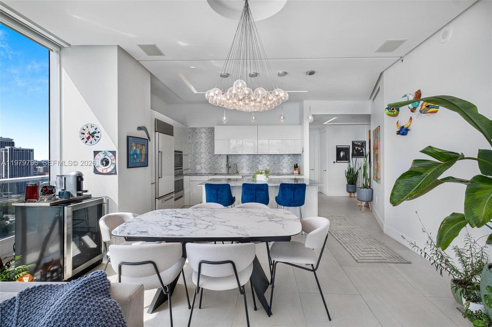 PARAMOUNT BAY CONDO - Residential