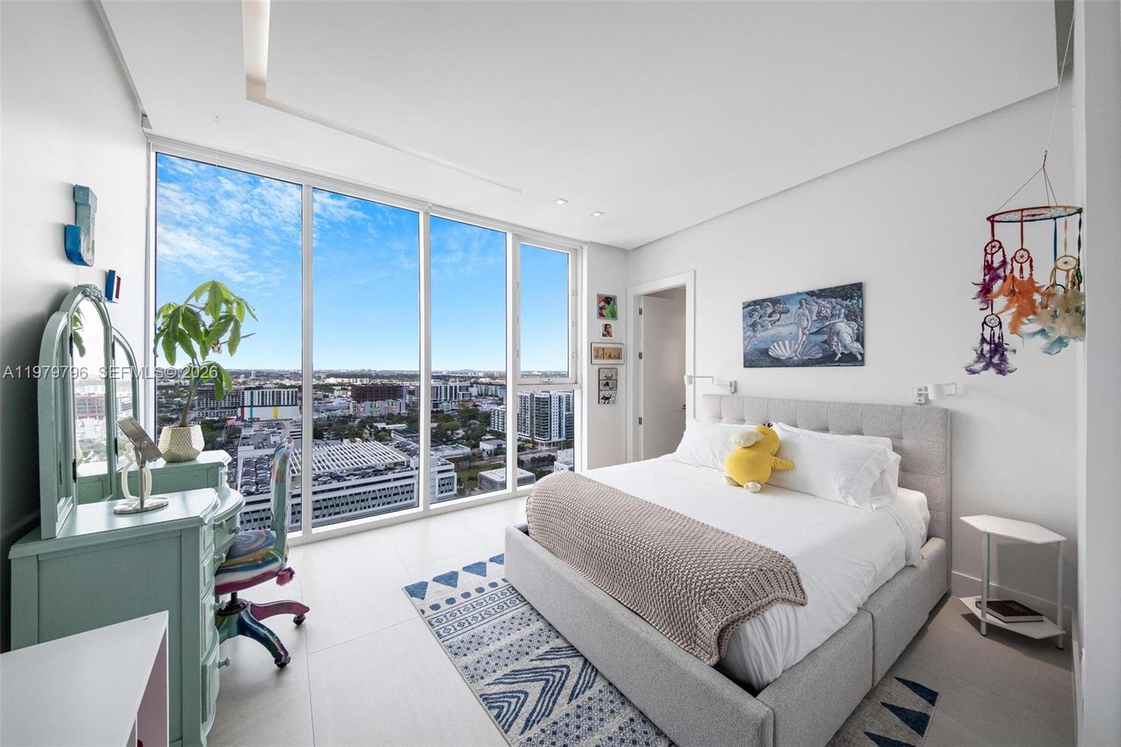 PARAMOUNT BAY CONDO - Residential