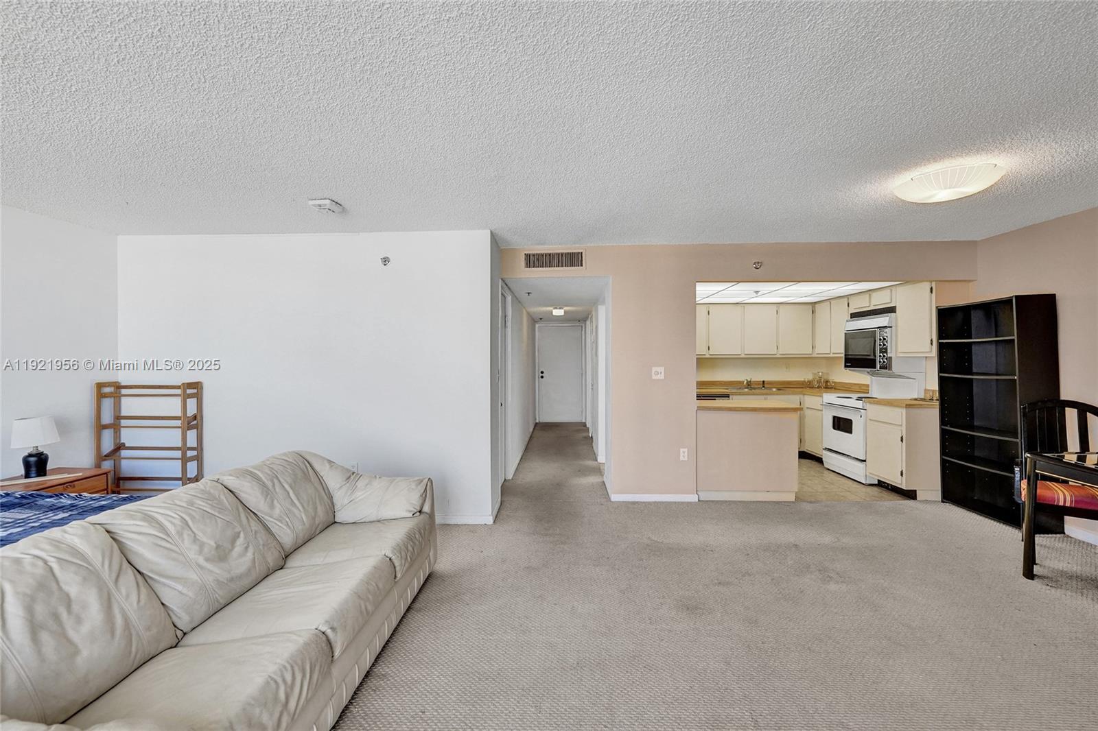 WINSTON TOWERS 600 CONDO - Residential