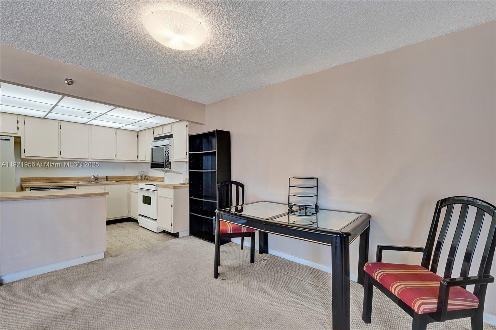 WINSTON TOWERS 600 CONDO - Residential