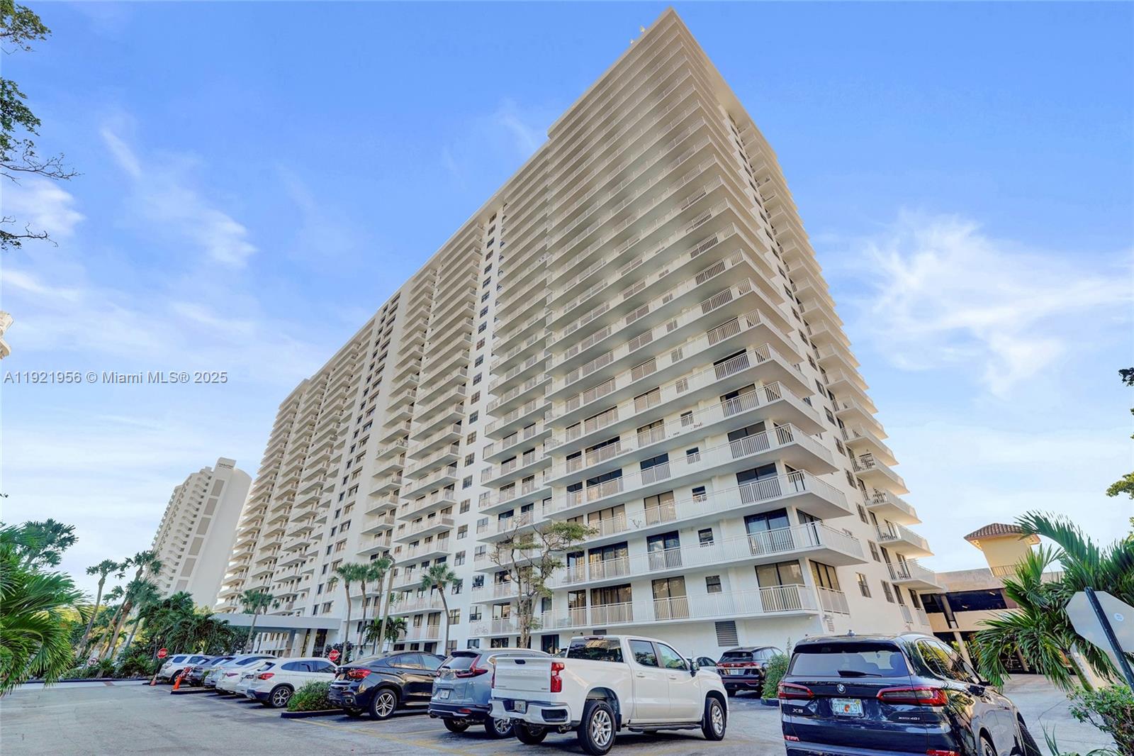 WINSTON TOWERS 600 CONDO - Residential