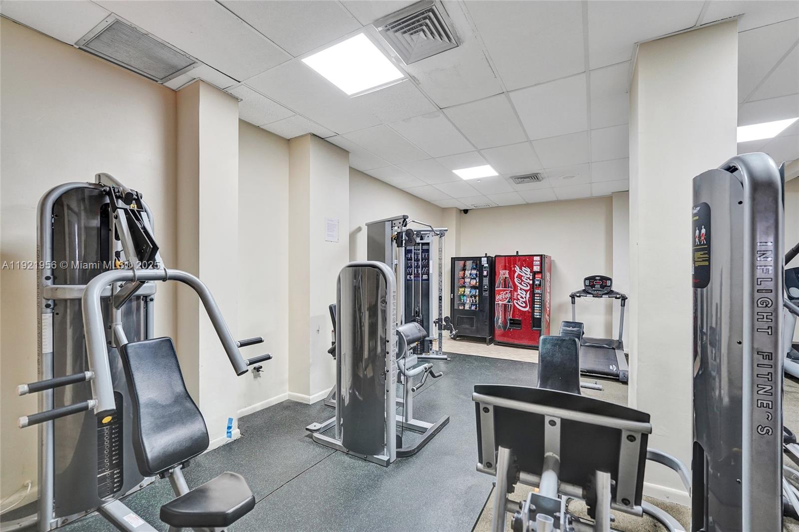 WINSTON TOWERS 600 CONDO - Residential