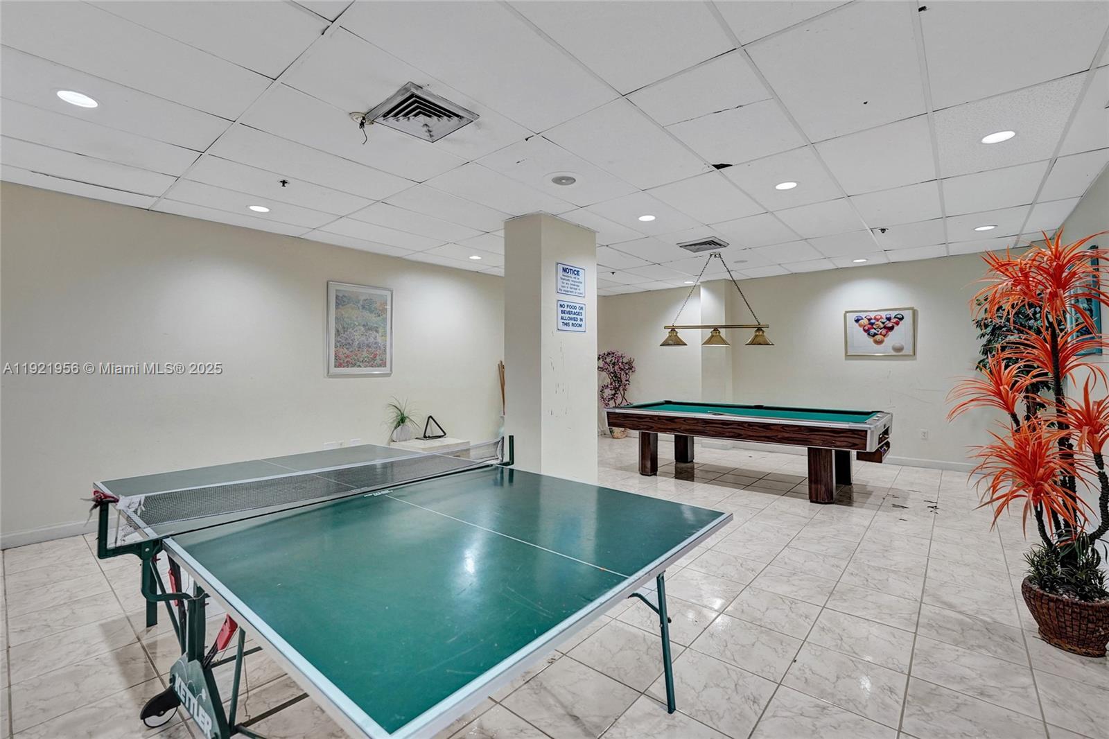 WINSTON TOWERS 600 CONDO - Residential