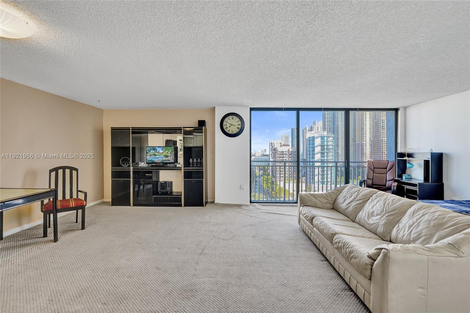 WINSTON TOWERS 600 CONDO - Residential