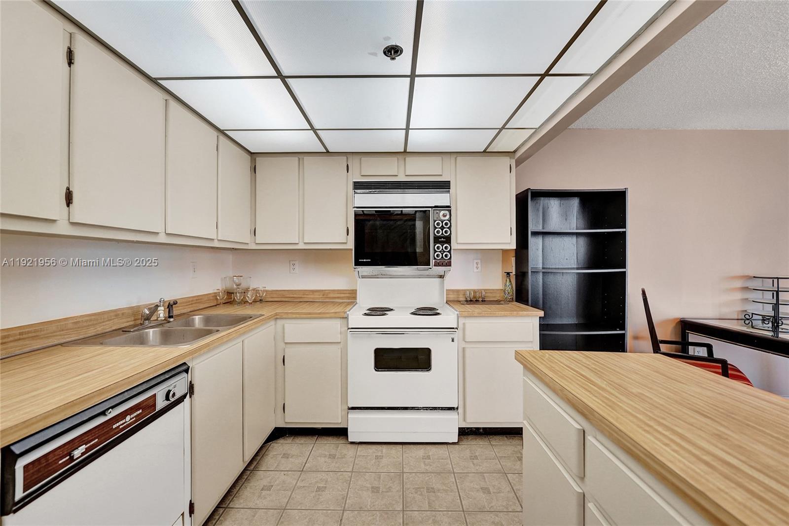 WINSTON TOWERS 600 CONDO - Residential