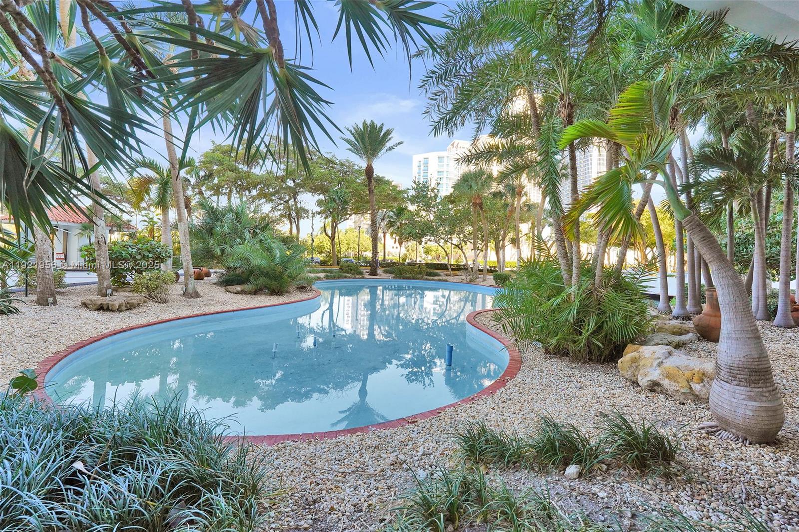 WINSTON TOWERS 600 CONDO - Residential