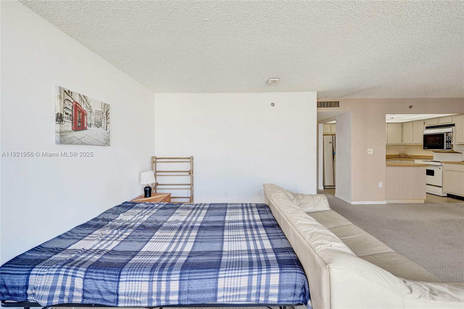 WINSTON TOWERS 600 CONDO - Residential