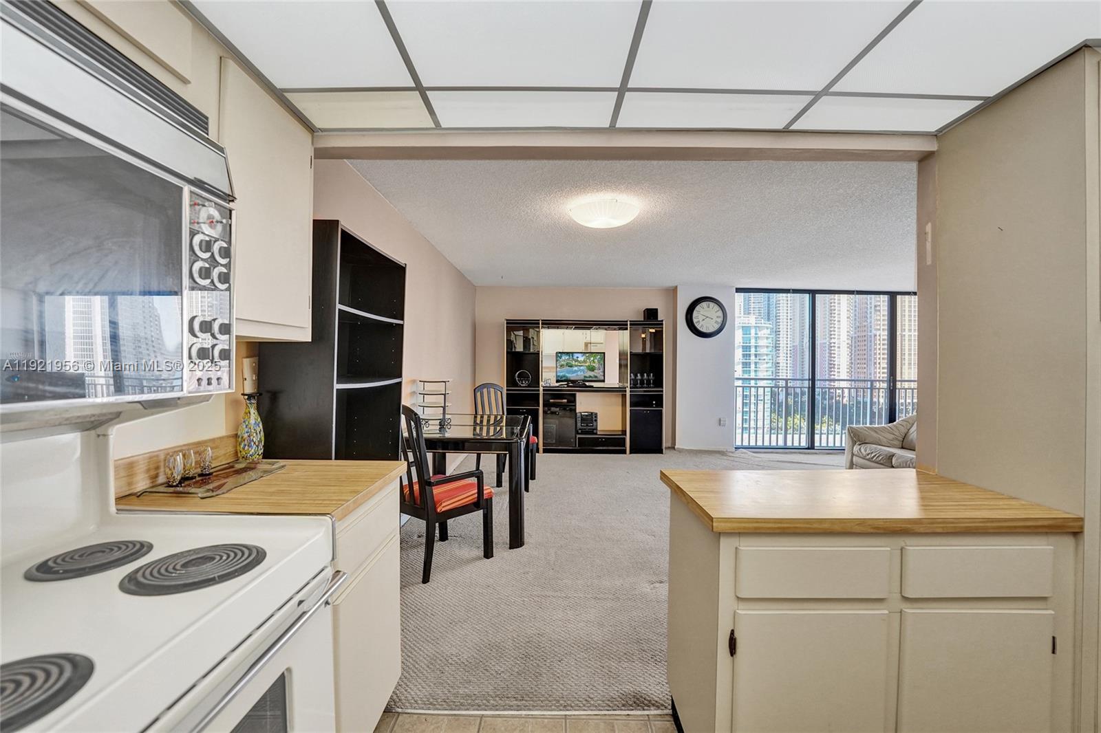 WINSTON TOWERS 600 CONDO - Residential