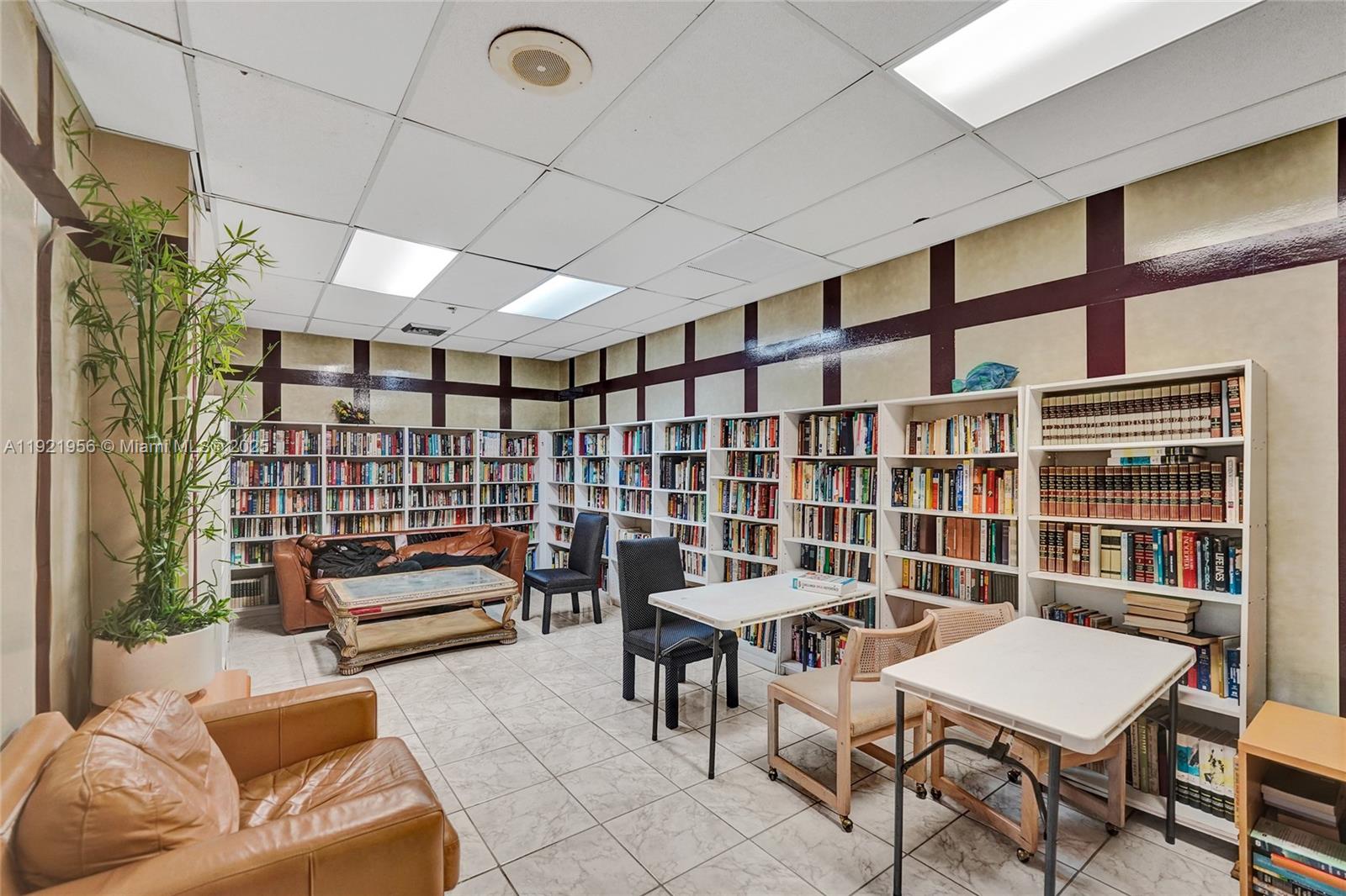 WINSTON TOWERS 600 CONDO - Residential