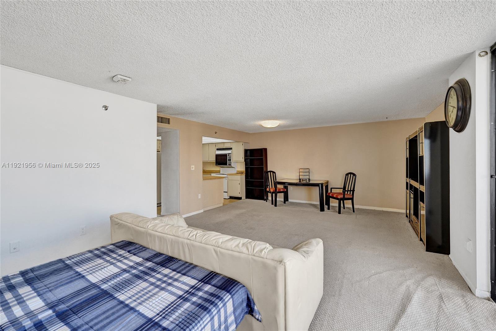 WINSTON TOWERS 600 CONDO - Residential