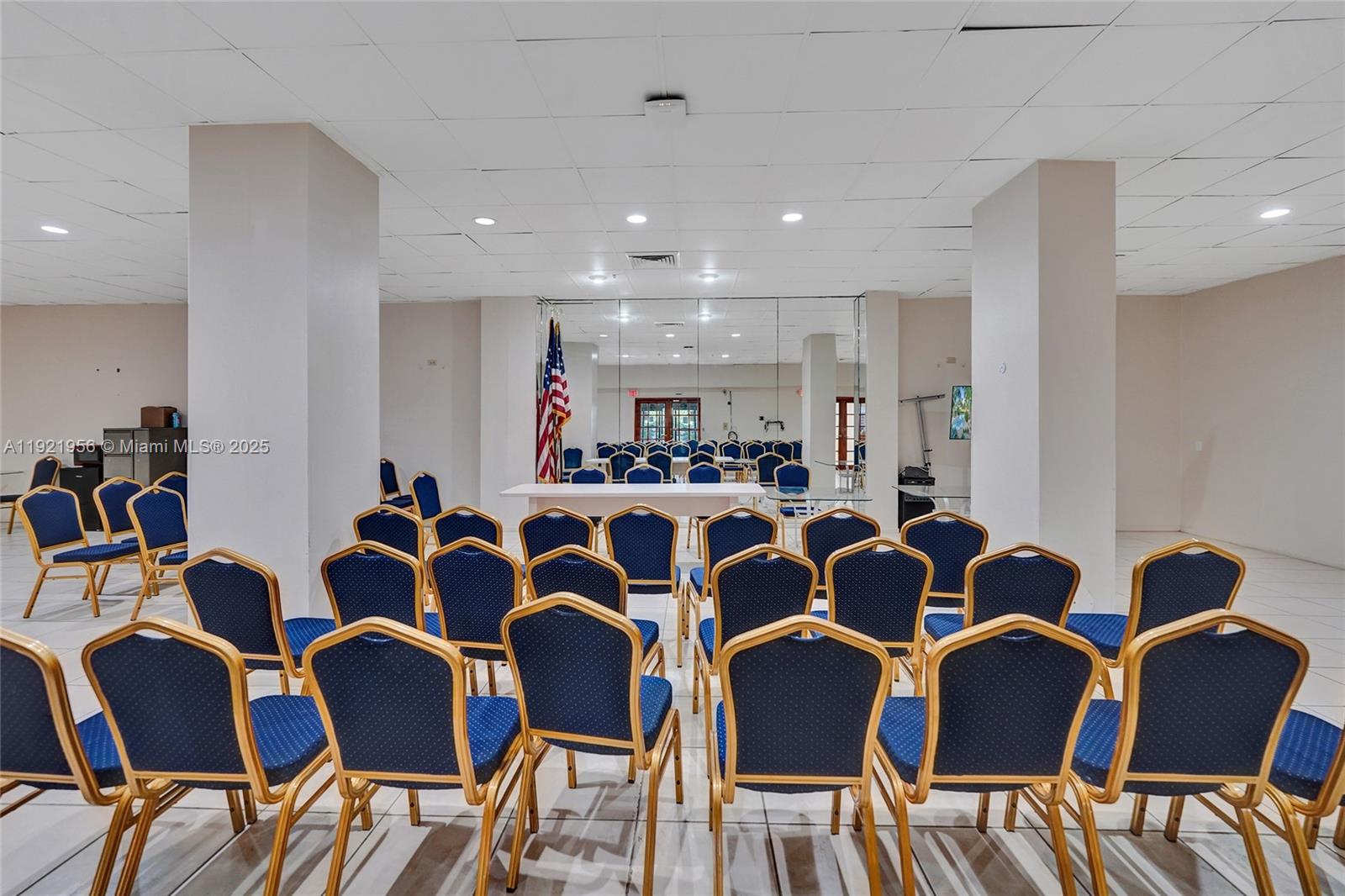 WINSTON TOWERS 600 CONDO - Residential