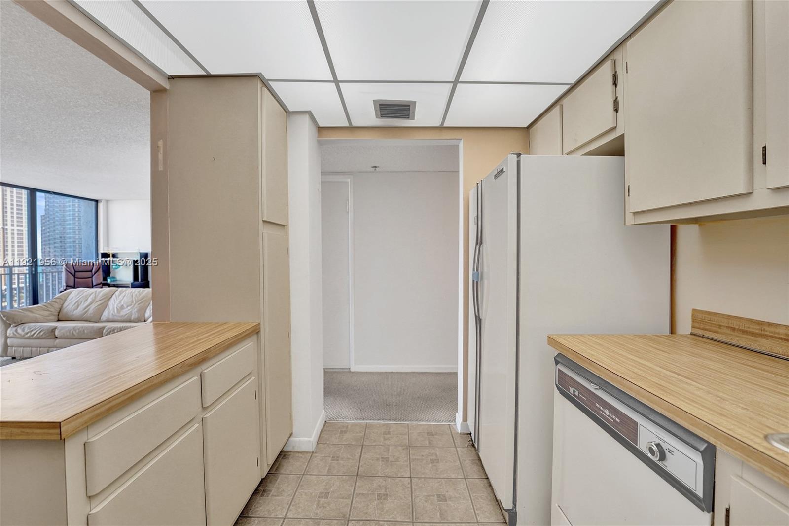 WINSTON TOWERS 600 CONDO - Residential