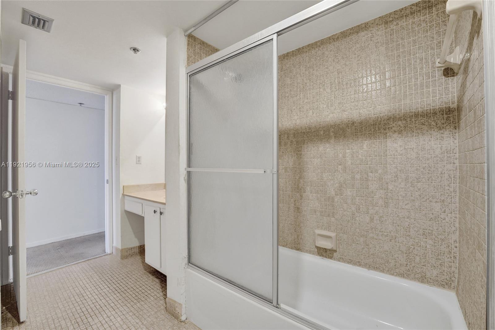 WINSTON TOWERS 600 CONDO - Residential