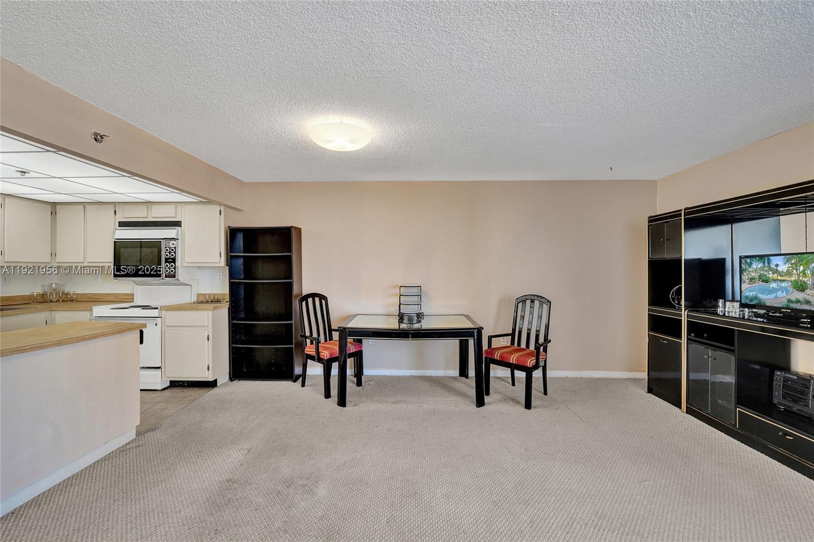 WINSTON TOWERS 600 CONDO - Residential