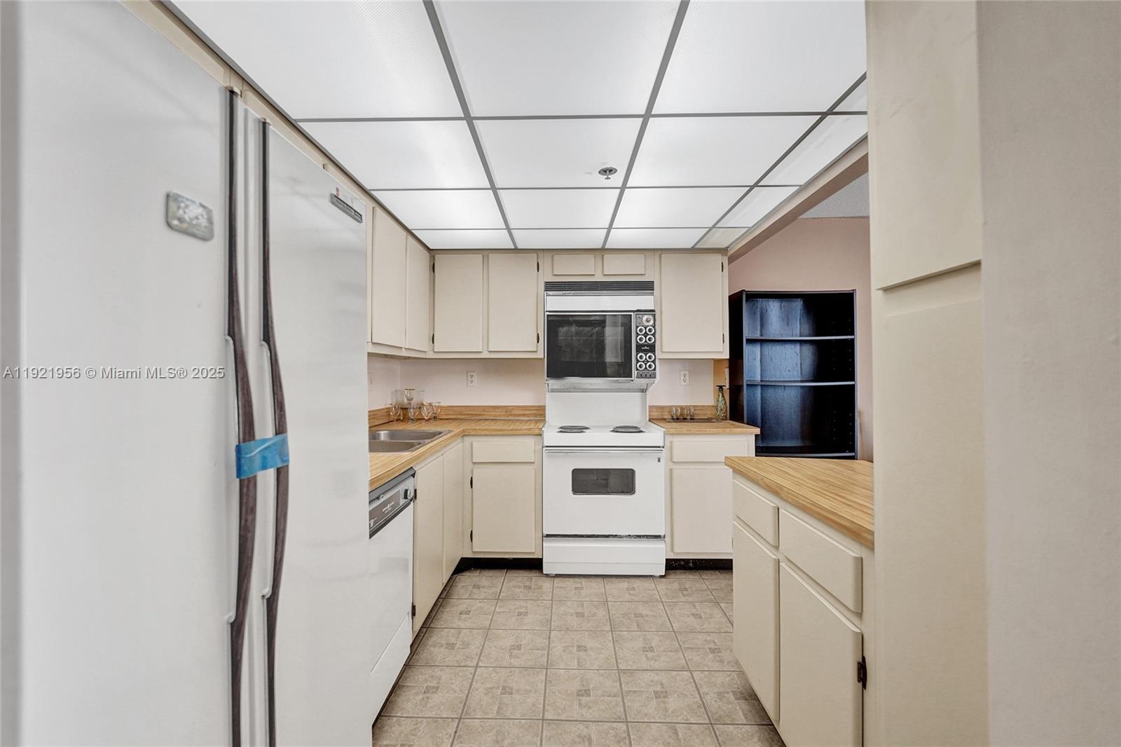 WINSTON TOWERS 600 CONDO - Residential