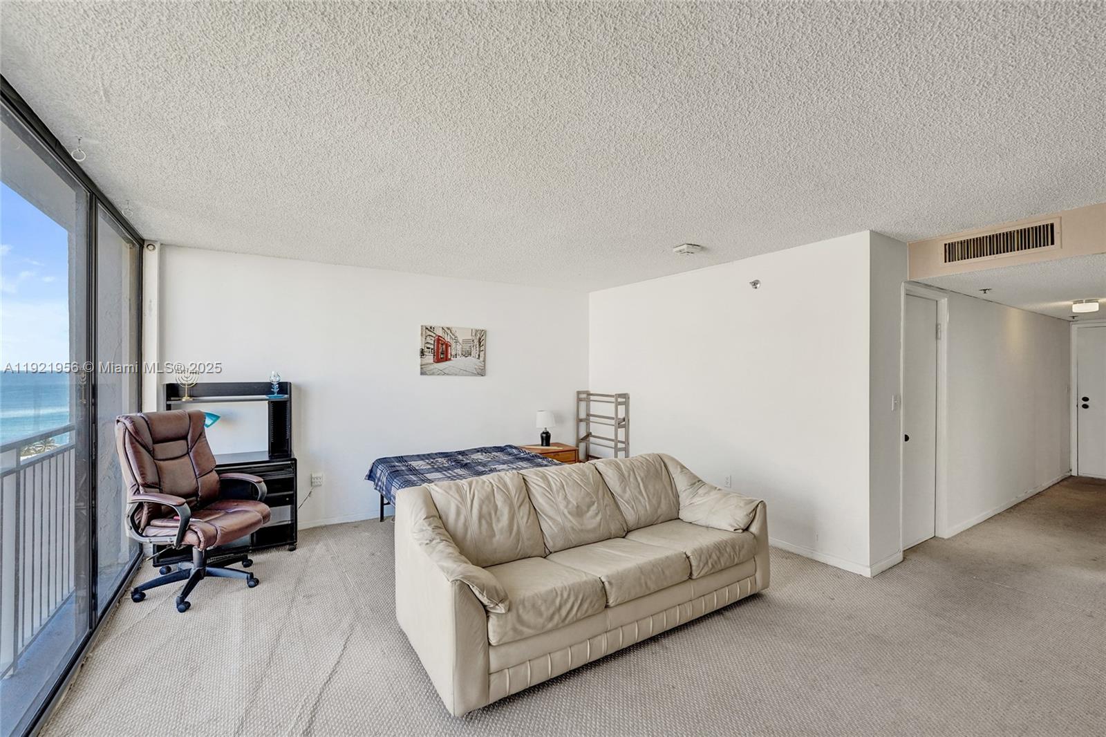 WINSTON TOWERS 600 CONDO - Residential