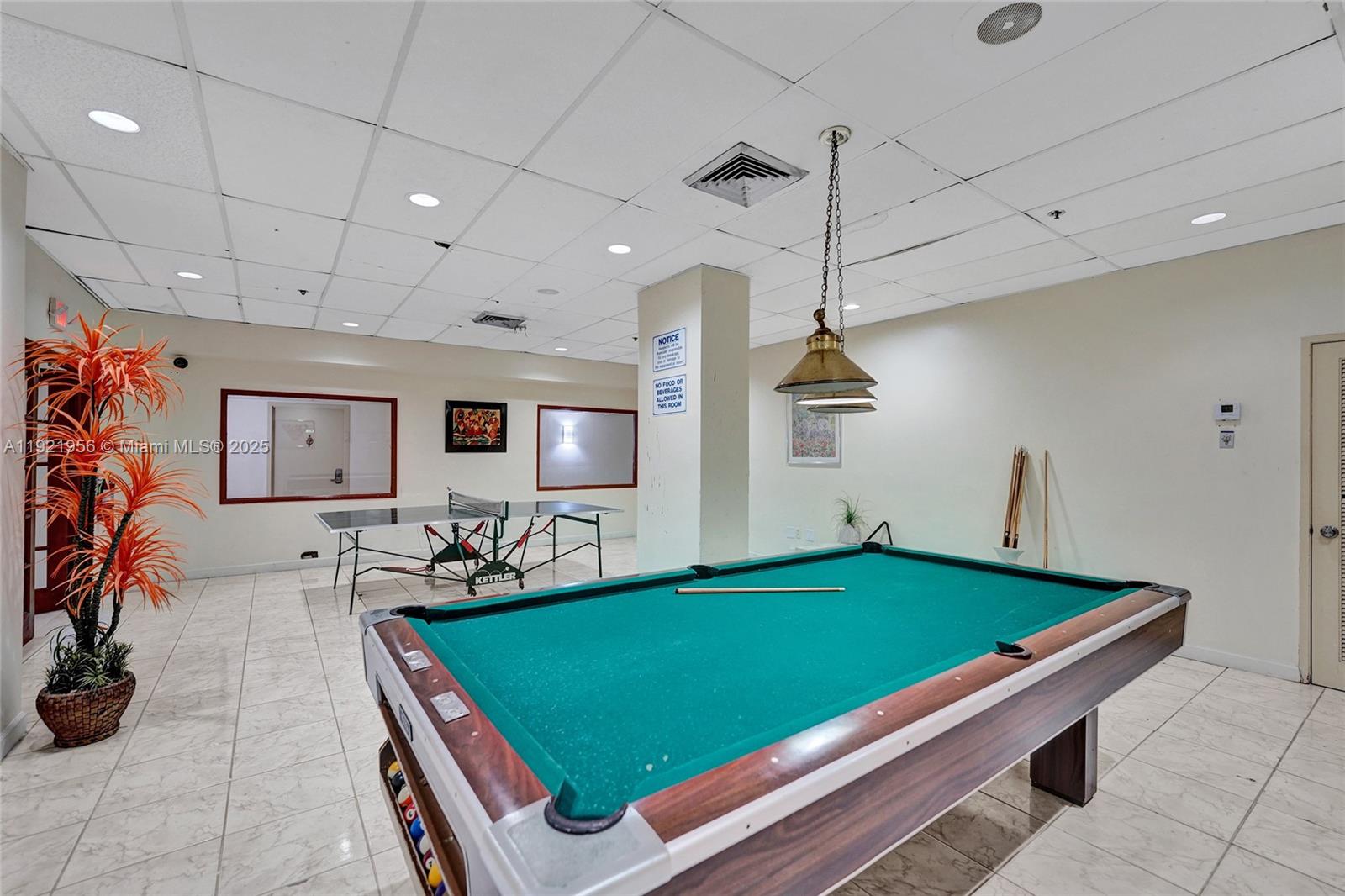 WINSTON TOWERS 600 CONDO - Residential