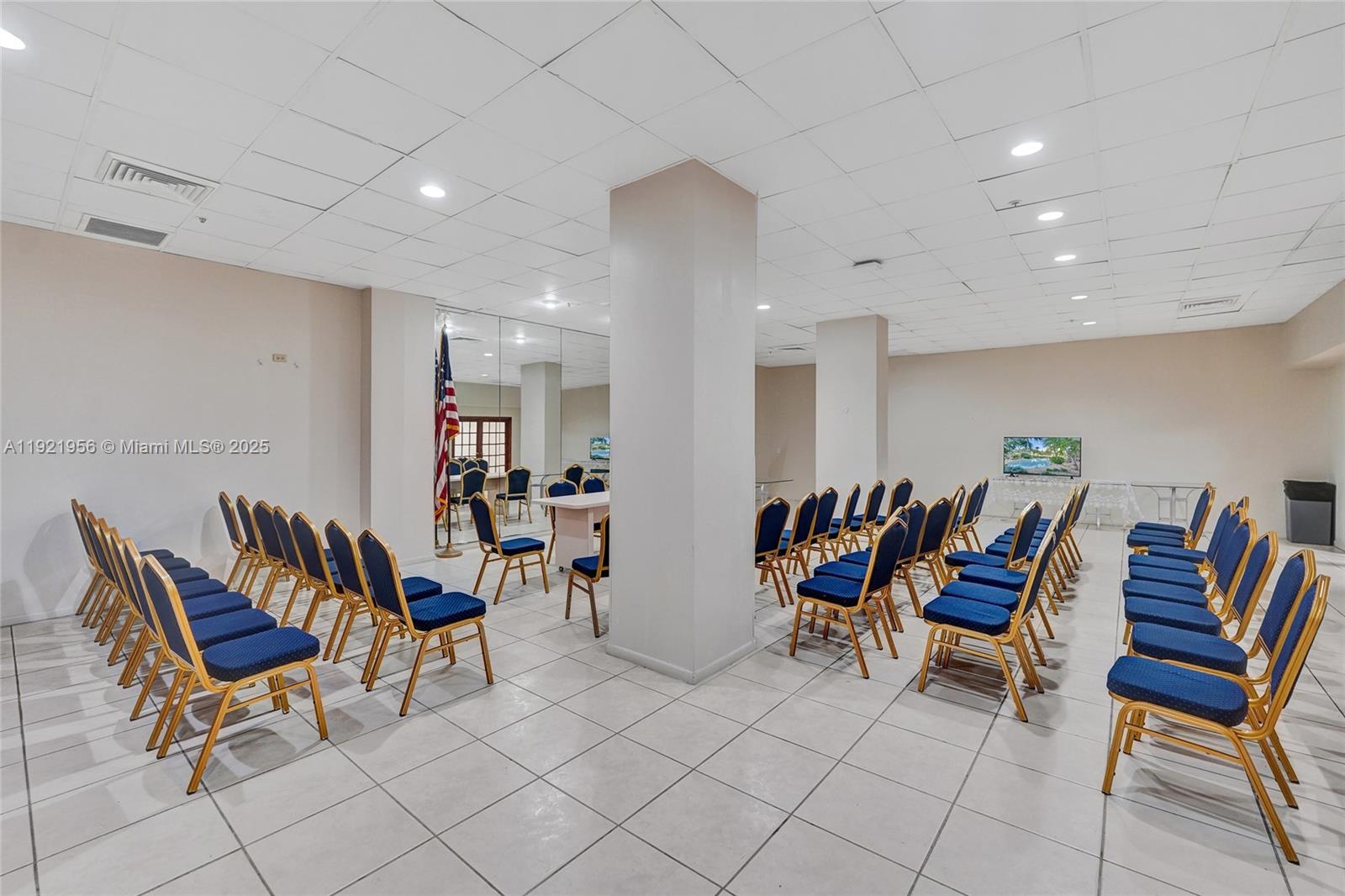 WINSTON TOWERS 600 CONDO - Residential